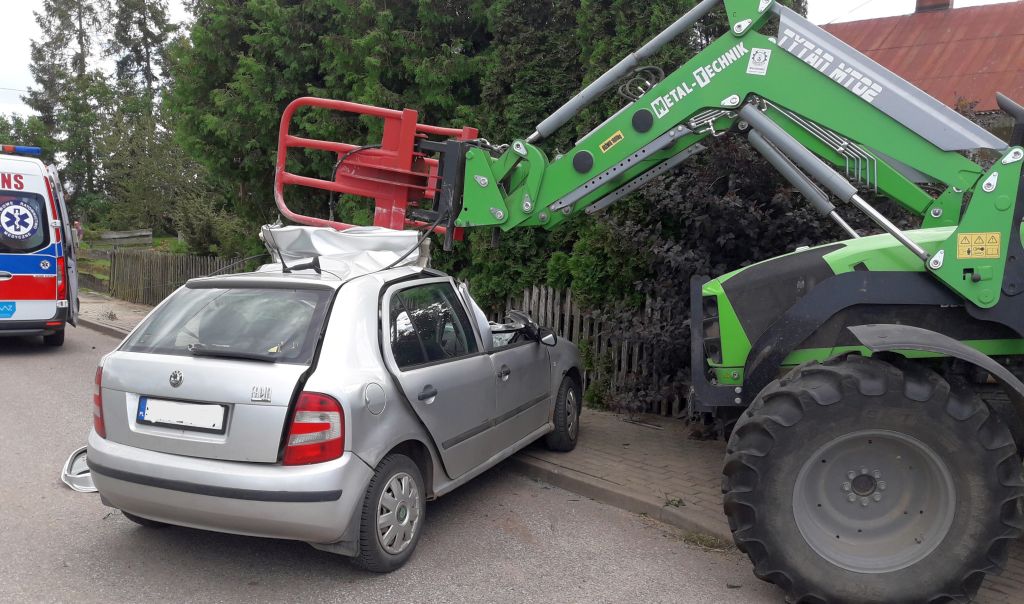 zderzenie, auto, ciągnik, śmierć kierowcy
