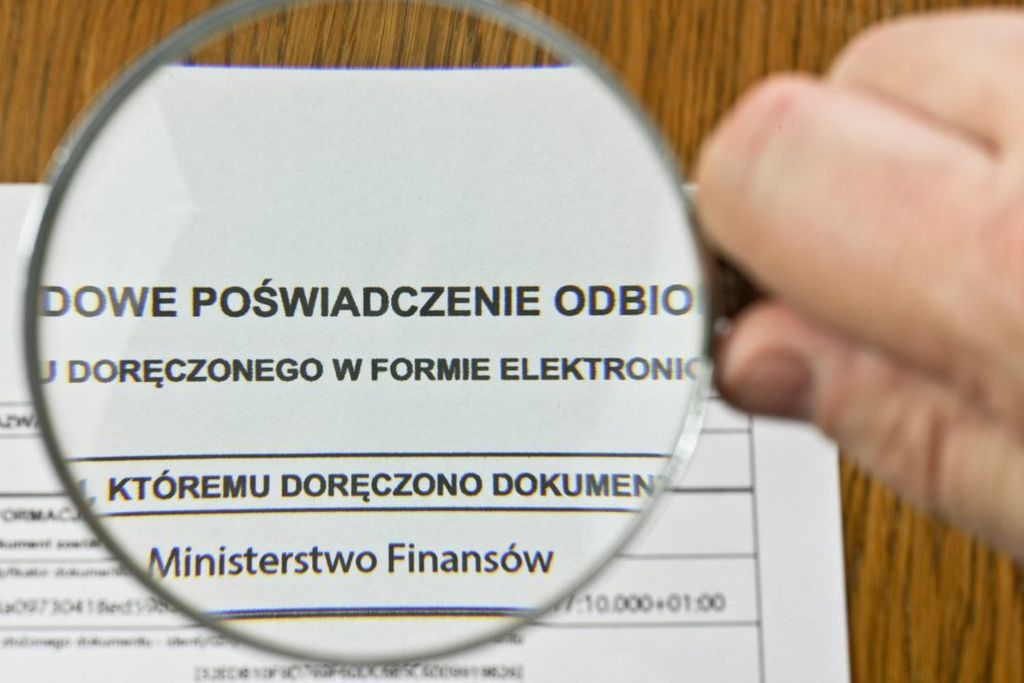 Polacy coraz częściej rozliczają PIT przez internet.