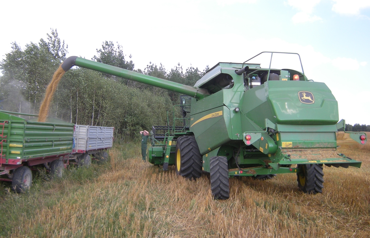 John Deere W440