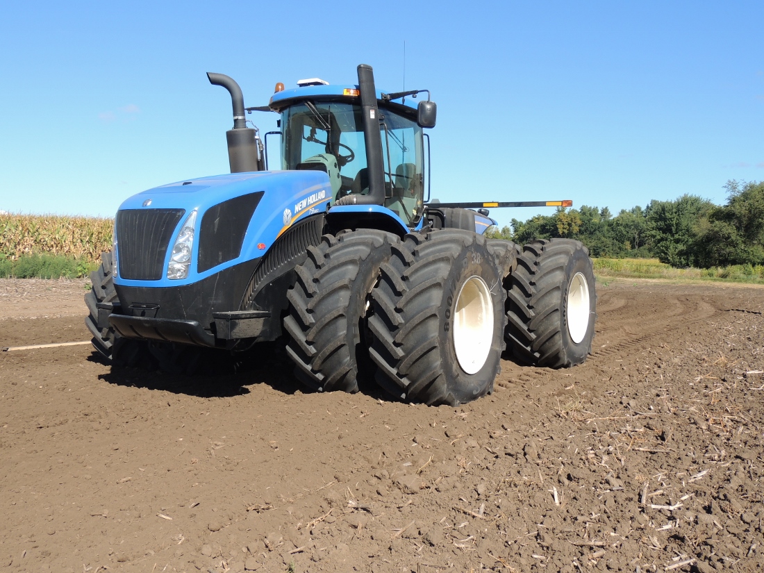 Opony Mitas na ciągniku New Holland