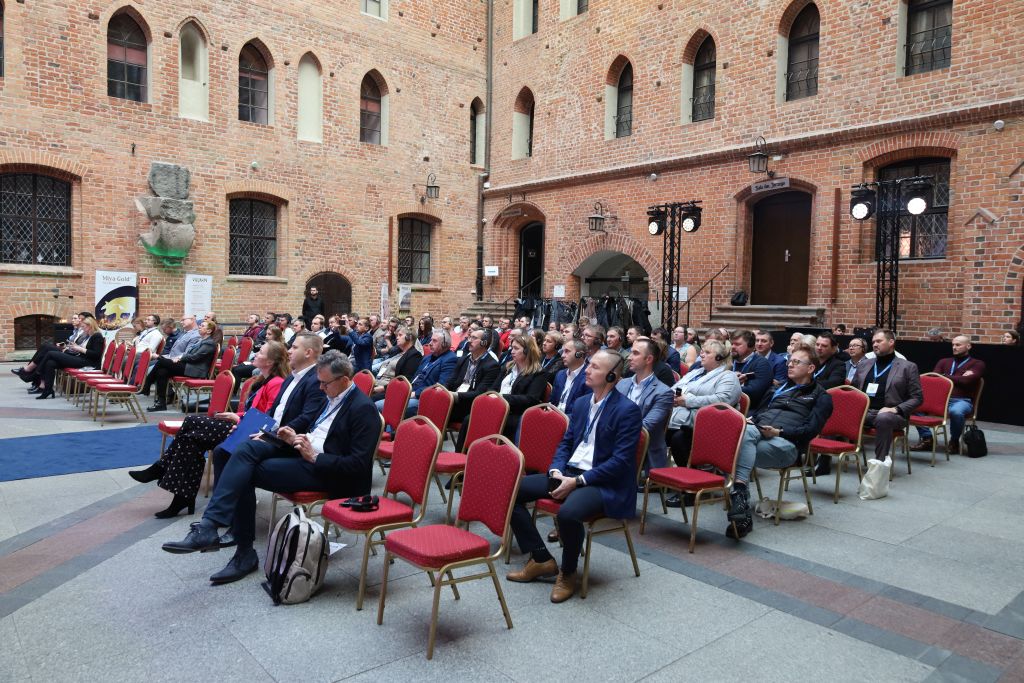 Trouw Nutrition, konferencja, dobrostan, antybiotyki, opłacalność, bezjarzmowe, wolnostanowiskowe,