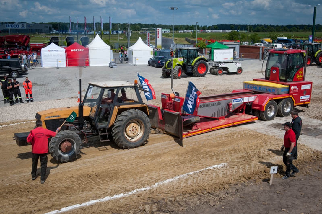 Zawody tractorpullingu Niepruszewo 2015 r.