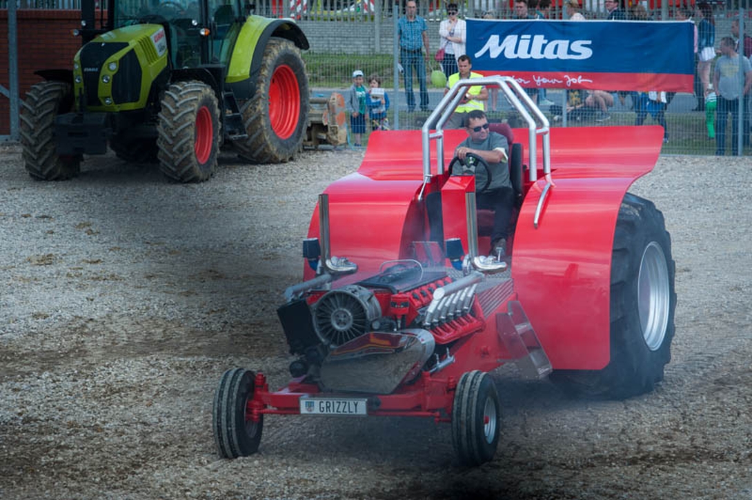 Zawody tractorpullingu Niepruszewo 2015 r.