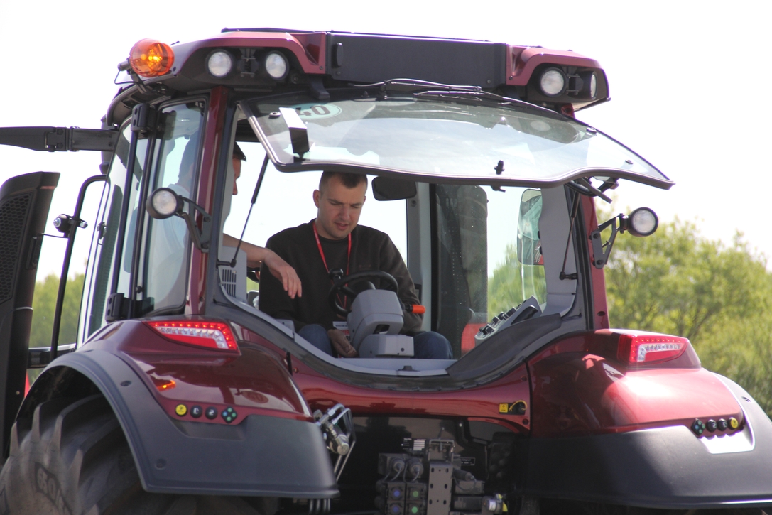 Nowa Valtra T4