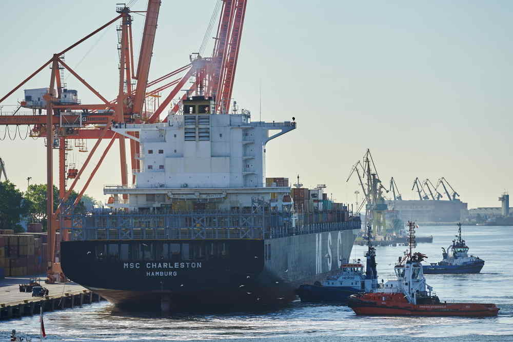gdynia_port_kontenerowiec_pap