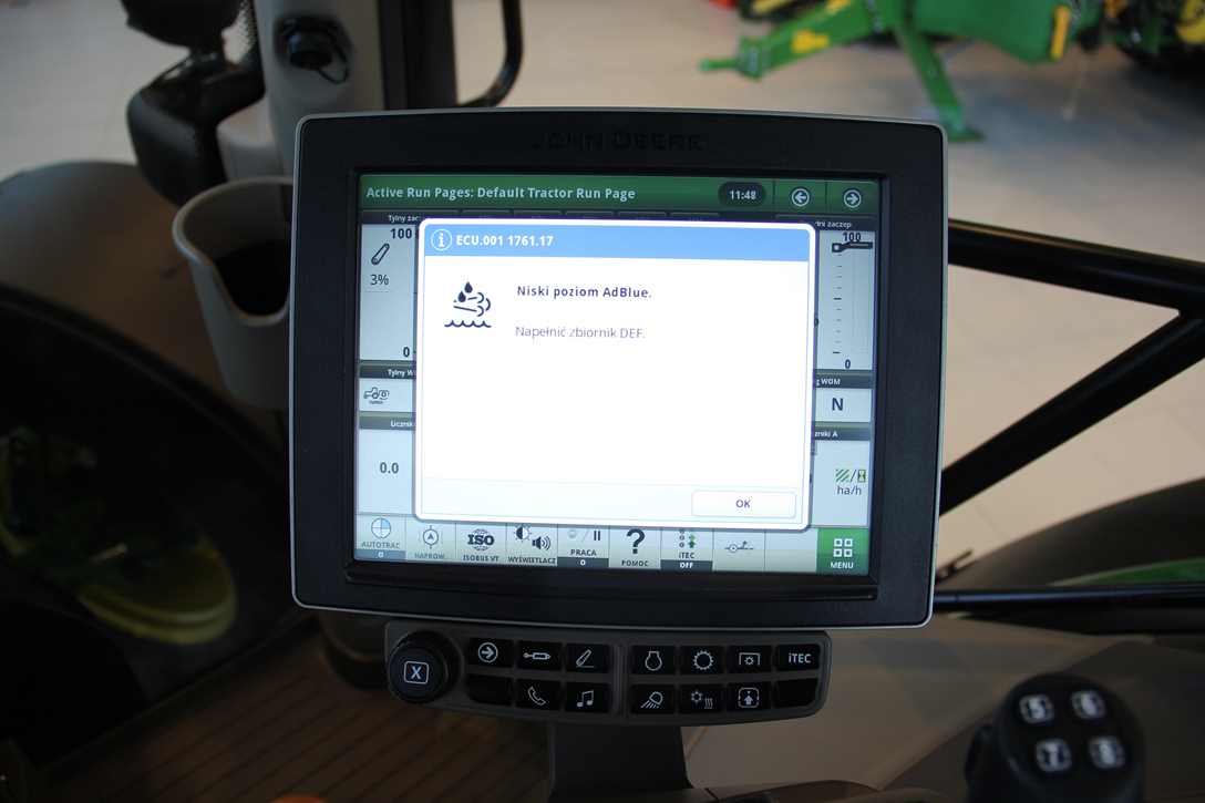 John Deere 6R monitor