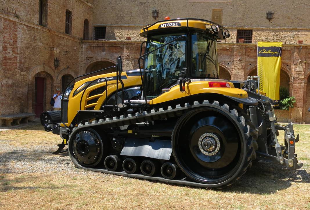 Ciągnik gąsienicowy Challenger MT 875 E