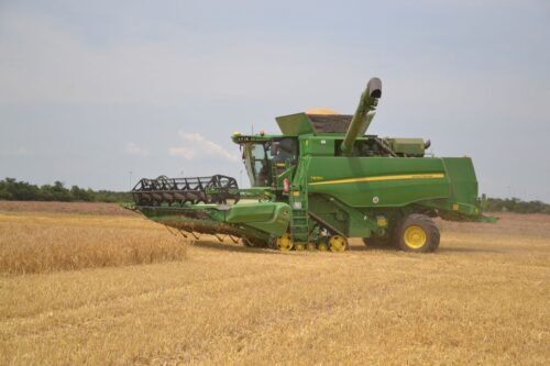John Deere T670i