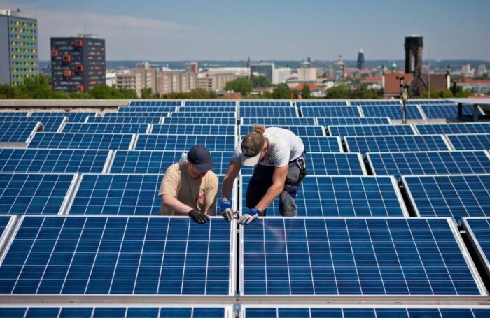 Ośrodek Studiów Wschodnich, panele fotowoltaiczne, odnawialne źródła energii