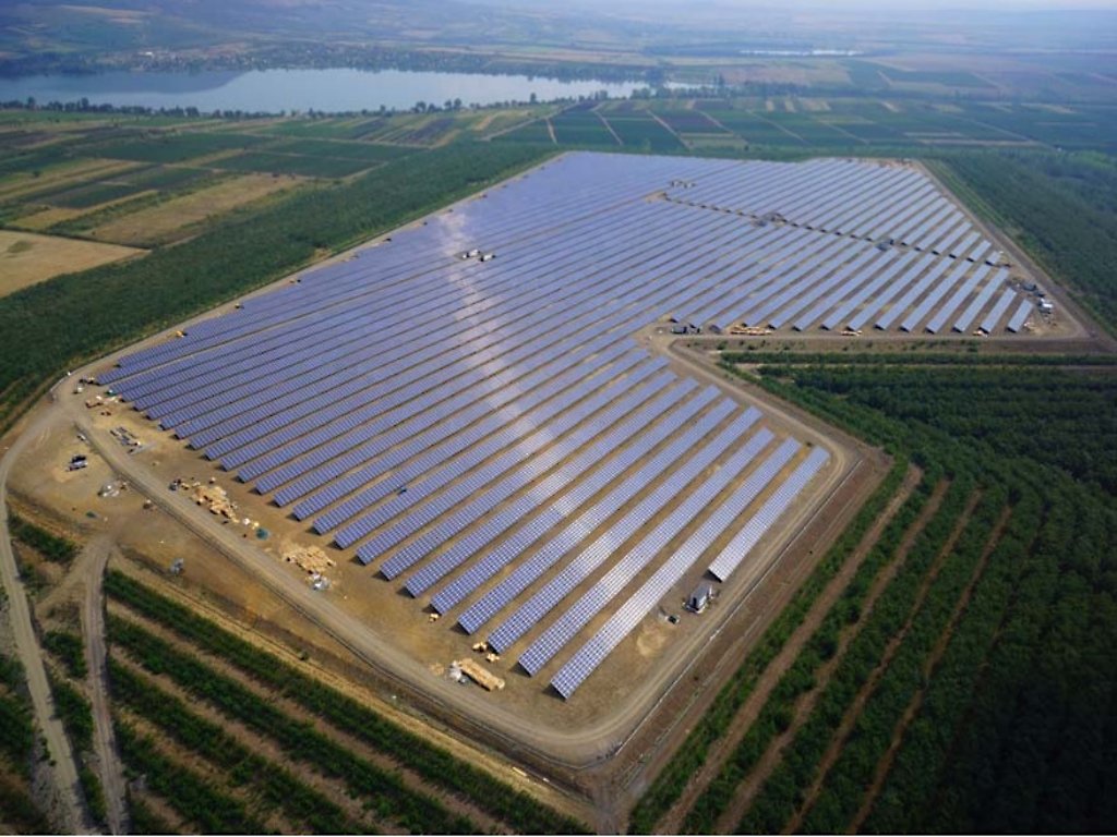 farma fotowoltaiczna, moduły fotowoltaiczne, węgry, rwe, elektrownia słoneczna