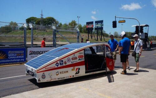 samochód solarny, energia słoneczna, studenci, zawody, łódź, australia