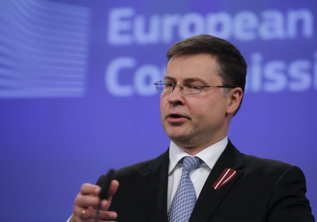 Valdis Dombrovskis, paweł szałamacha, produkt krajowy brutto