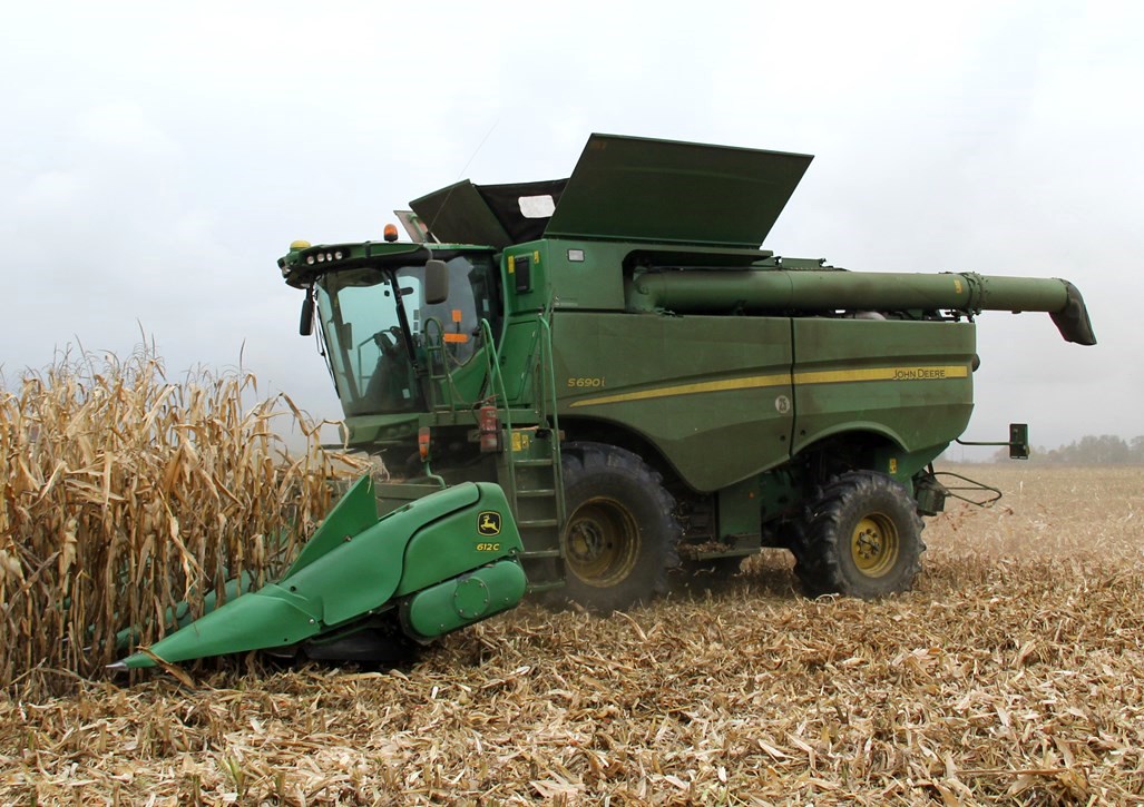 John Deere S690i