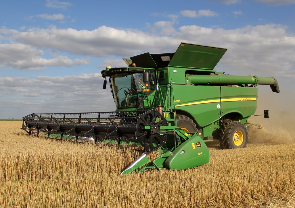 John Deere S690i