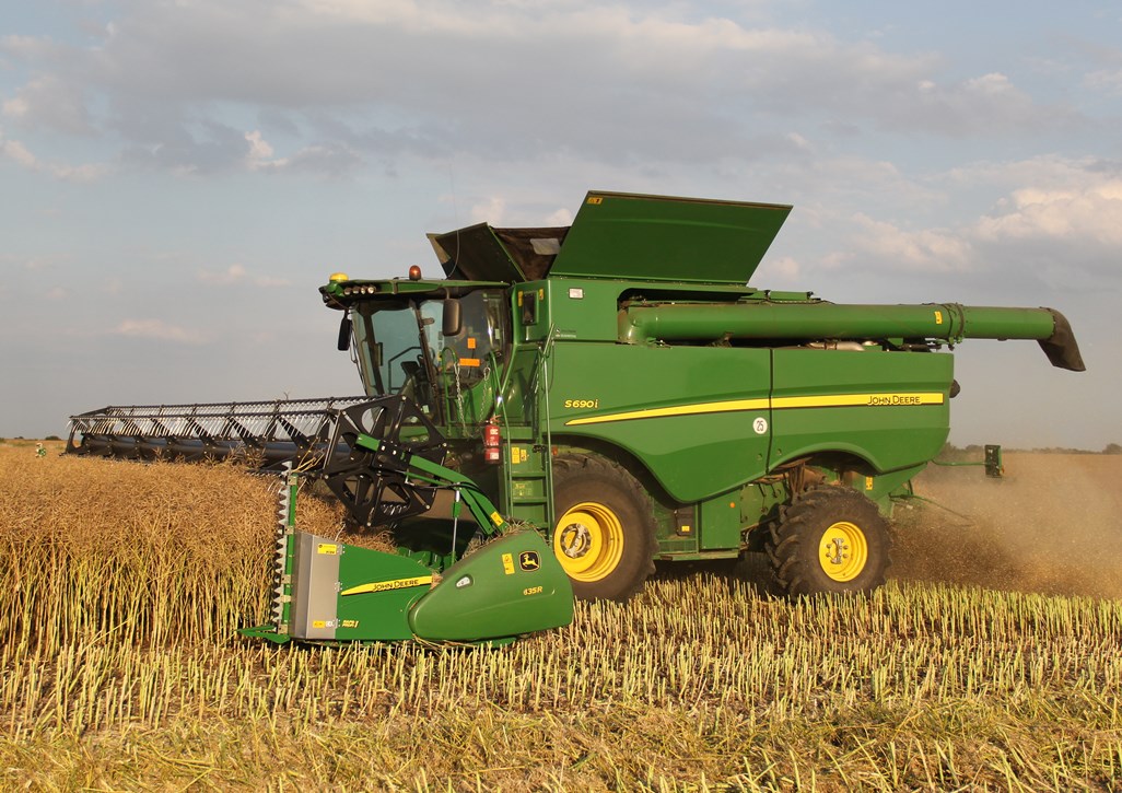 John Deere S690i