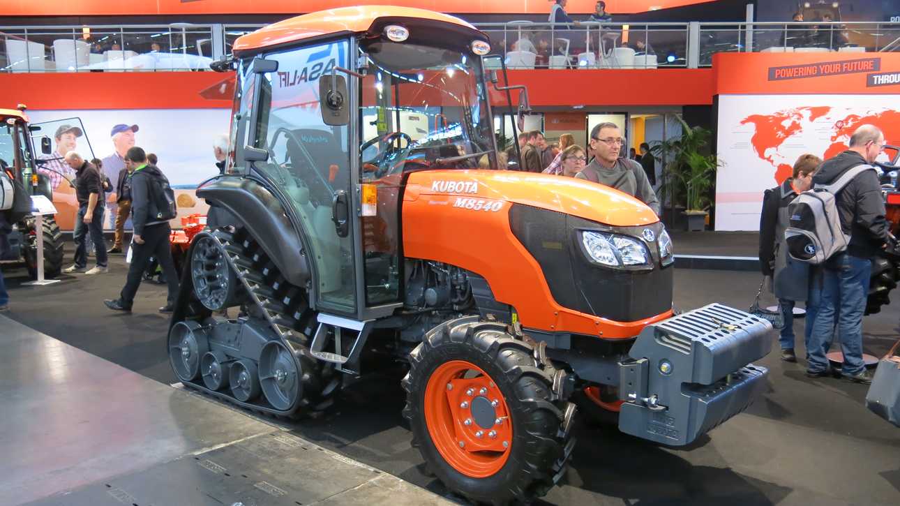 Kubota M8540