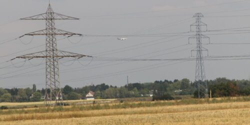prąd,energia,słupy energetyczne,rolnicy,rolnictwo