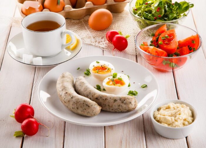 biała kiełbasa, wędliny, sól