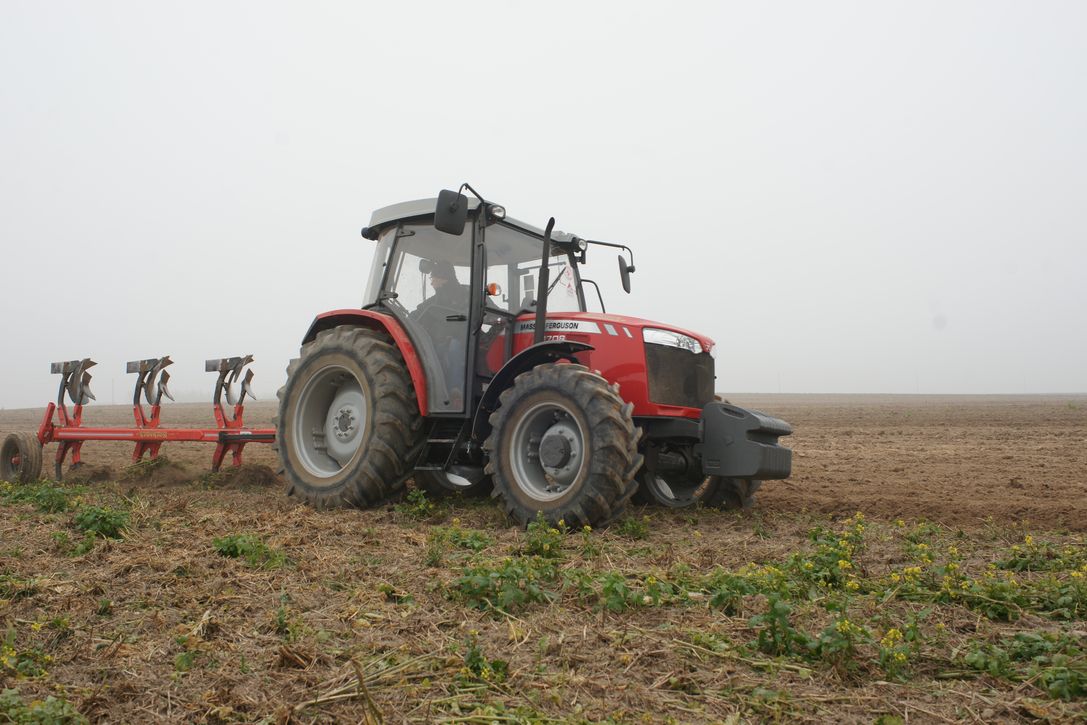 Massey Ferguson 4700 cab