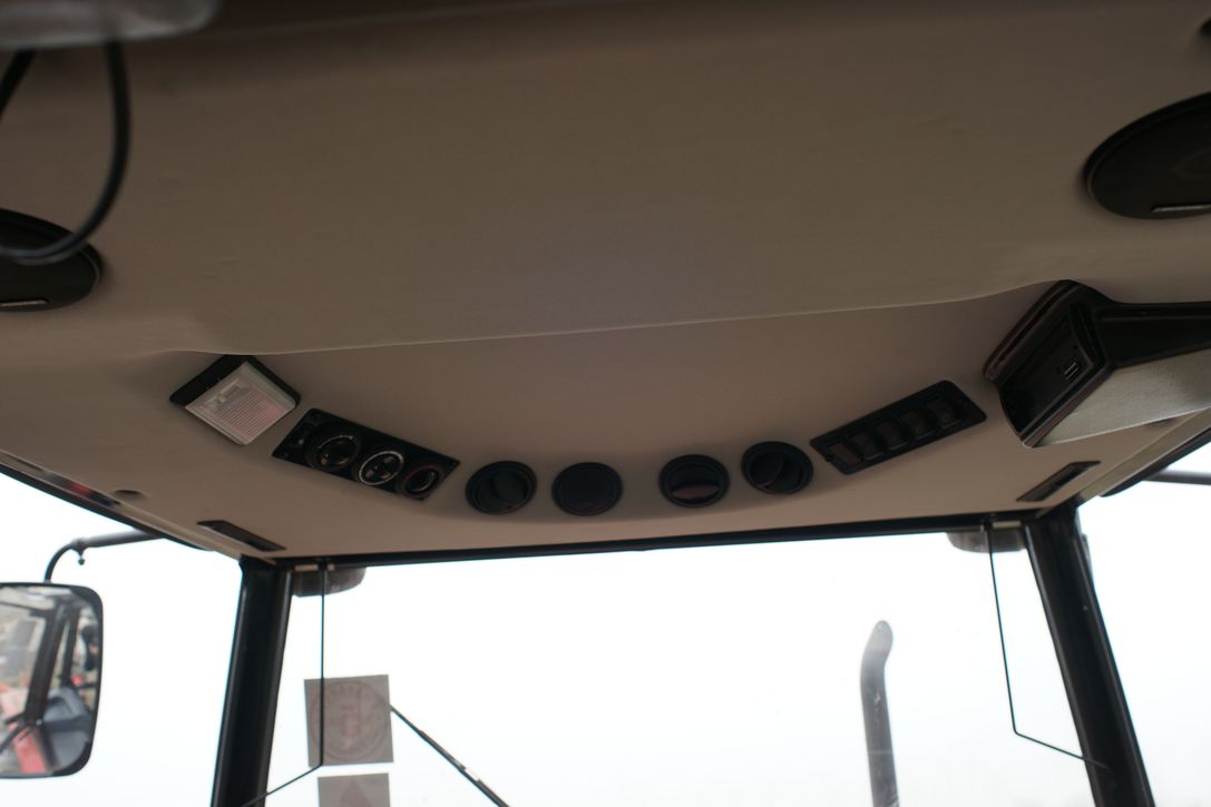 Massey Ferguson 4700 cab