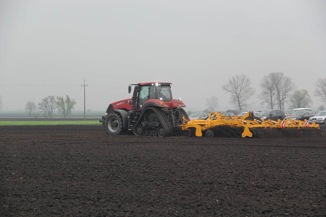 Case IH Magnum 380 CVX Rowtrac
