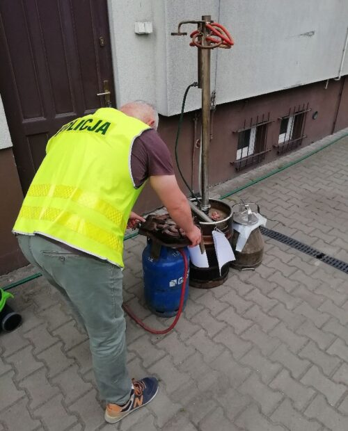 nielegalne posiadanie broni, broń, kłusownictwo, nielegalna produkcja alkoholu