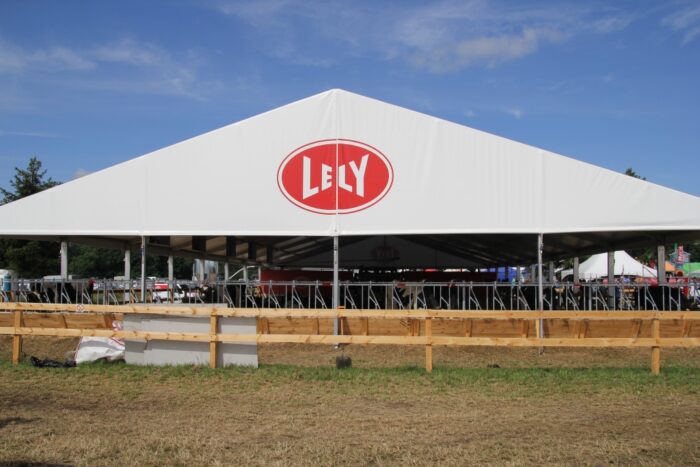 lely, robot udojowy, krowy mleczne, obora