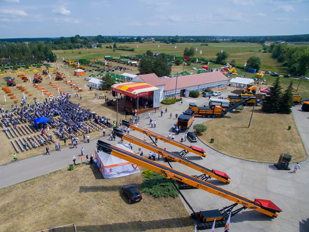 Pronar, lądowisko firmy Pronar, samolot, śmigłowiec, lądowisko w Narwi
