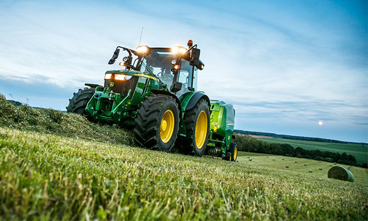 John Deere 6215R