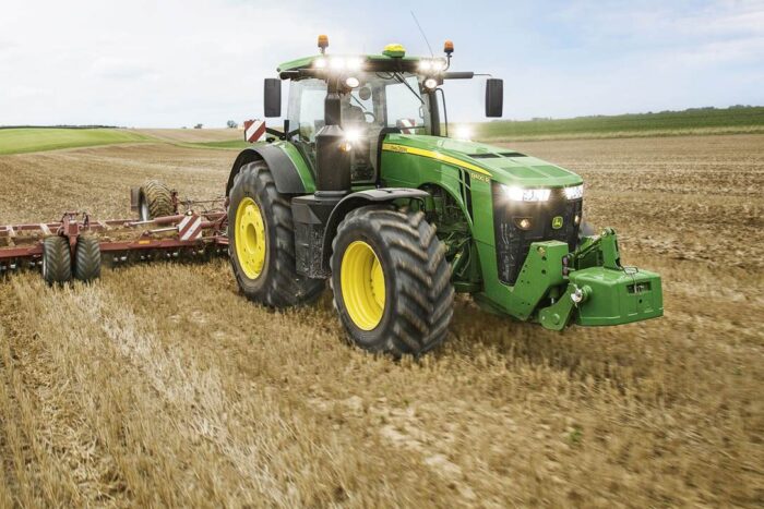 John Deere 6215R