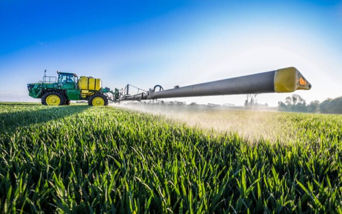 Opryskiwacz samojezdny John Deere R4050i