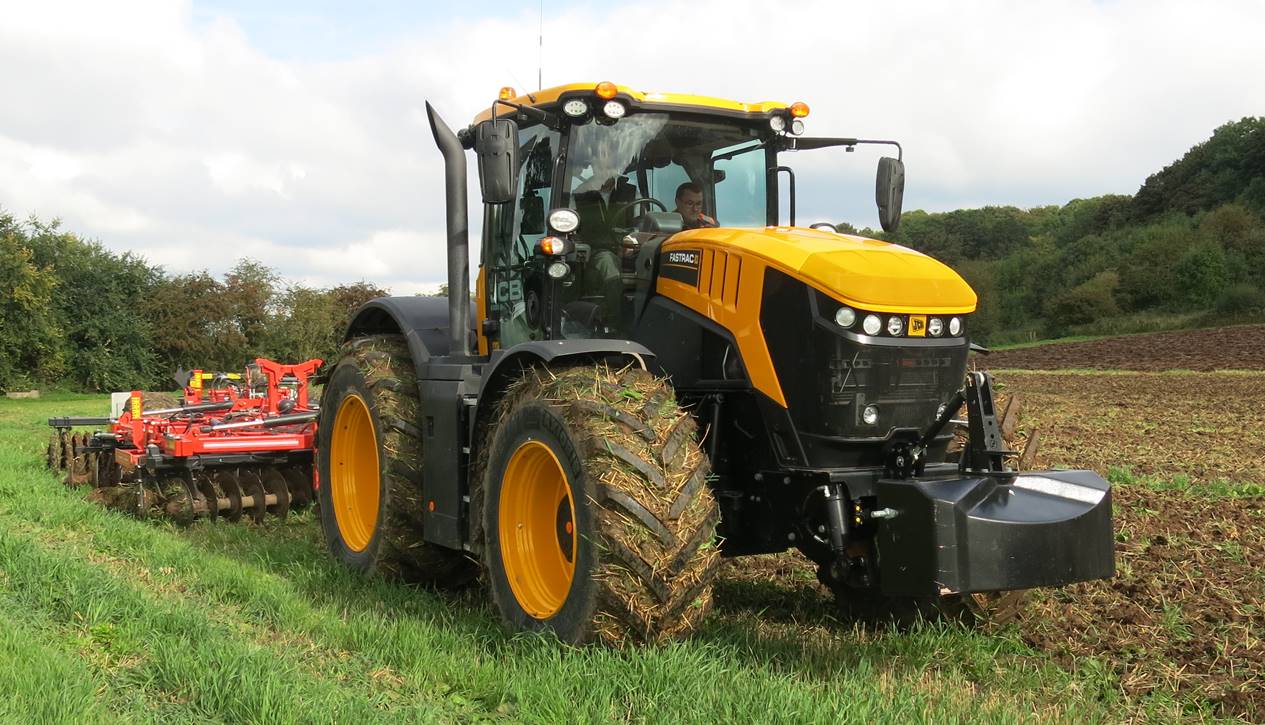 JCB Fastrac nowej serii 8000