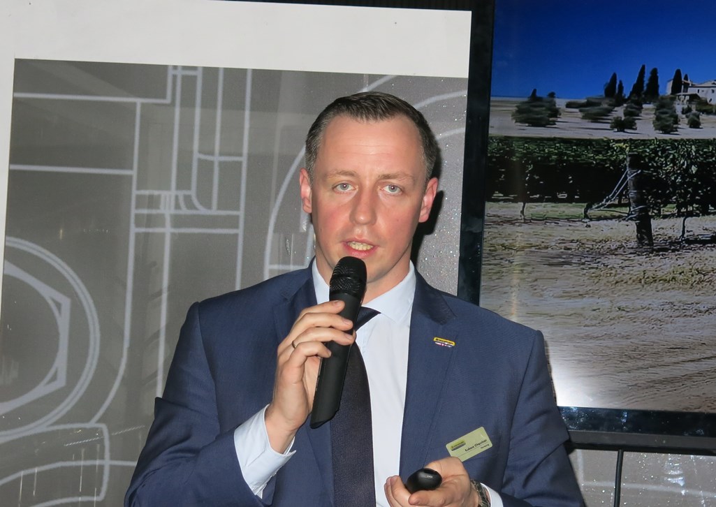 New Holland, Łukasz Chęciński