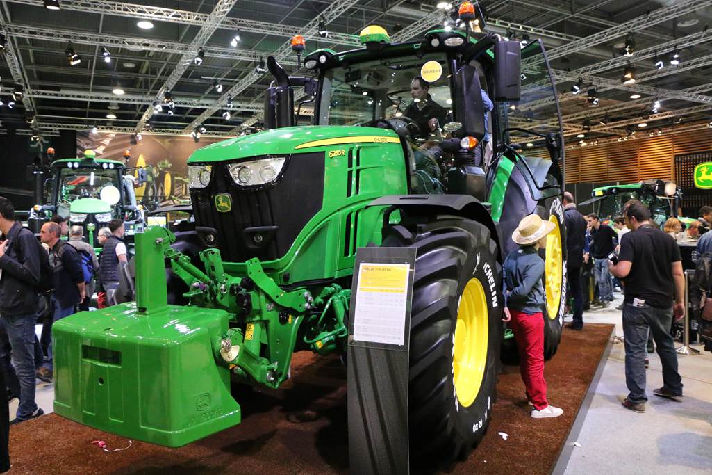 John Deere 6215R