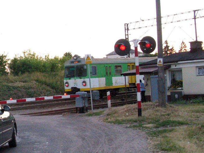 przejazd kolejowy, pkp, kolej, dojazd na pole, Ministerstwo Infrastruktury i Rozwoju, krir