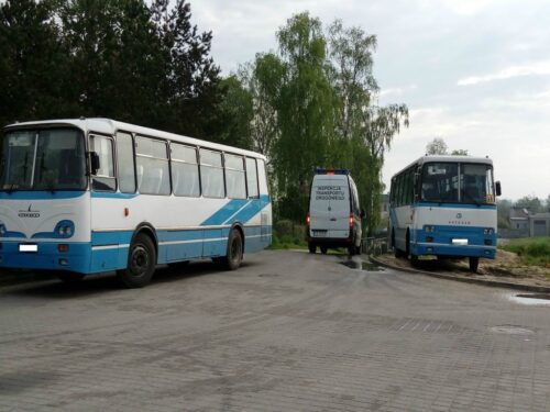 dowóz dzieci do szkół, autobusy wiozace dzieci do szkół, kontrola autobusów, obszary wiejskie, policja