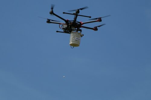 Dron zrzucający kulki Trichosafe