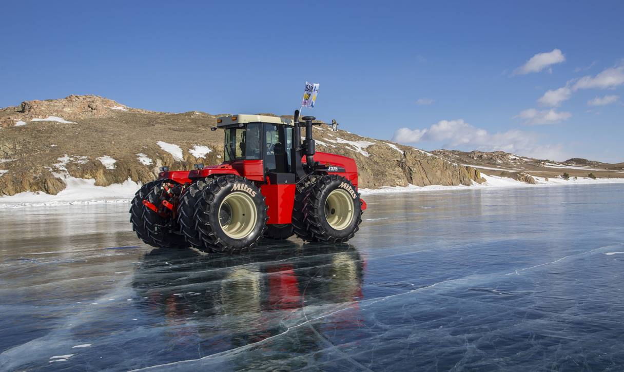ciągnik Versatile 2375, opony Mitas 520/85R42 AC85