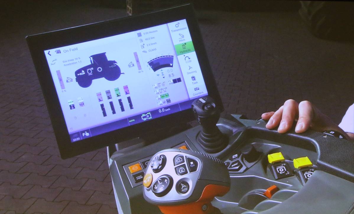 Ciągnik Claas Axion serii 900 drugiej generacji