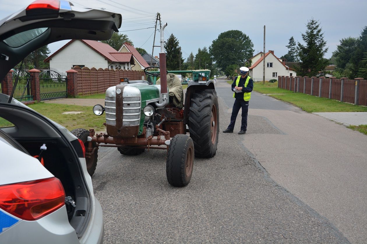 wypadki na drogach, pijani traktorzyści, policja, inspekcja transportu drogowego