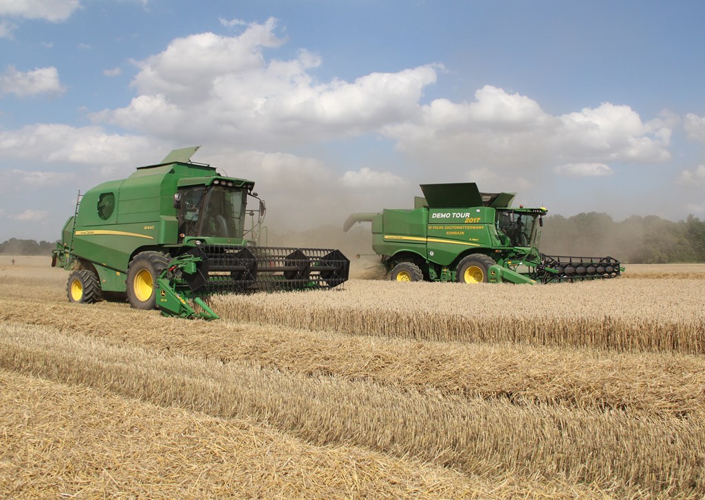 John Deere 6215R