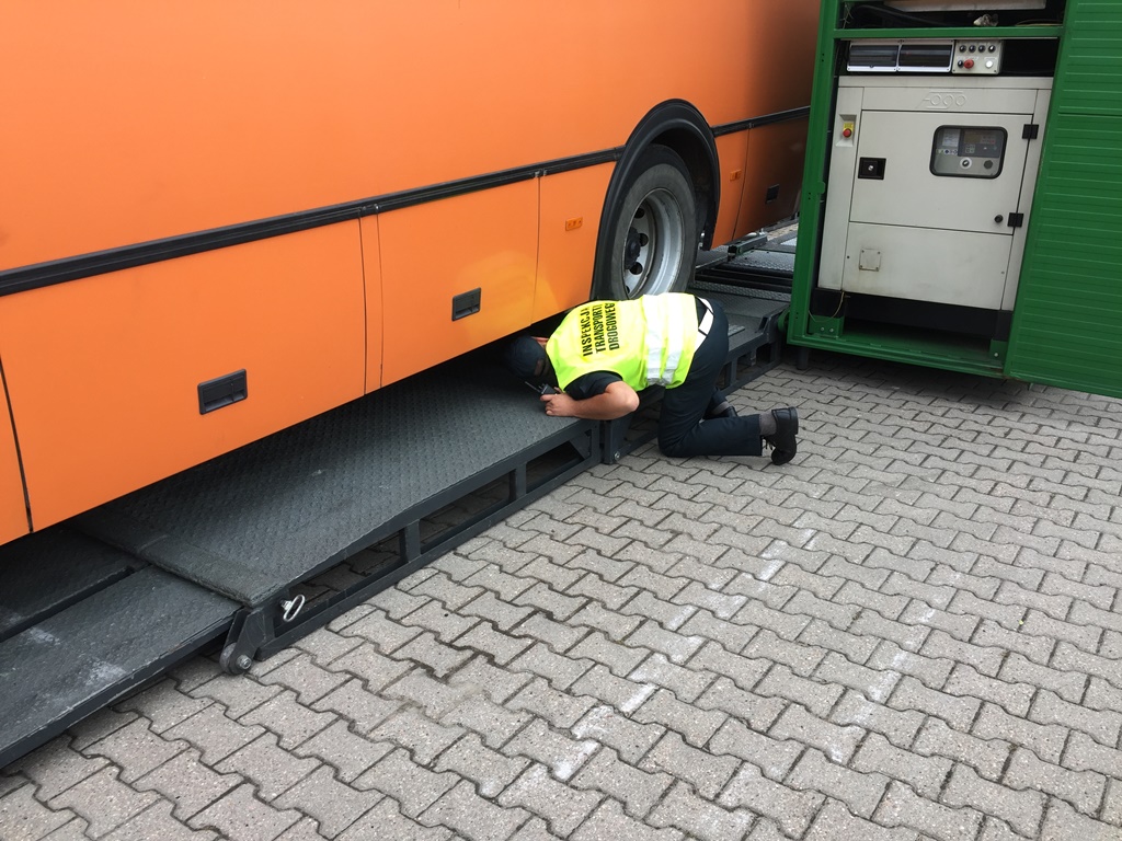 gimbusy, autokary przewożące dzieci, kontrola gimbusów, inspekcja transportu drogowego