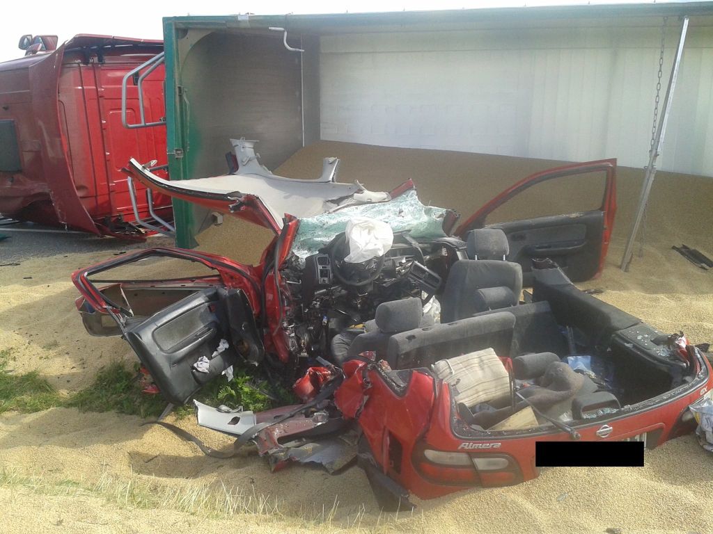 udanin, dolny śląsk, tragedia na drodze, ciężarówka przewożąca zboże