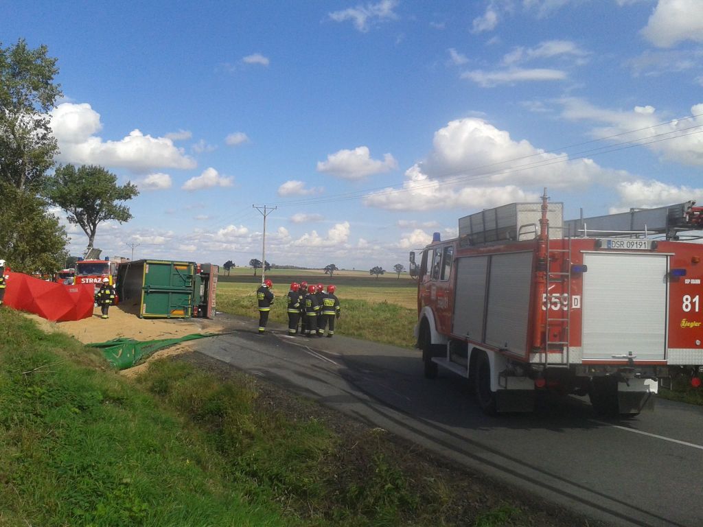 udanin, dolny śląsk, tragedia na drodze, ciężarówka przewożąca zboże