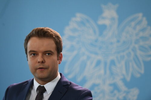 wiek emerytalny kobiet i mężczyzn, emertury, świadczenia, reforma emerytalna, rafał bochenek