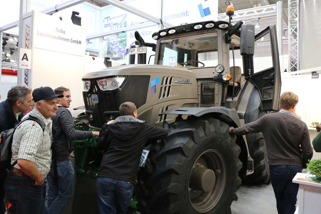 John Deere 6R opancerzony