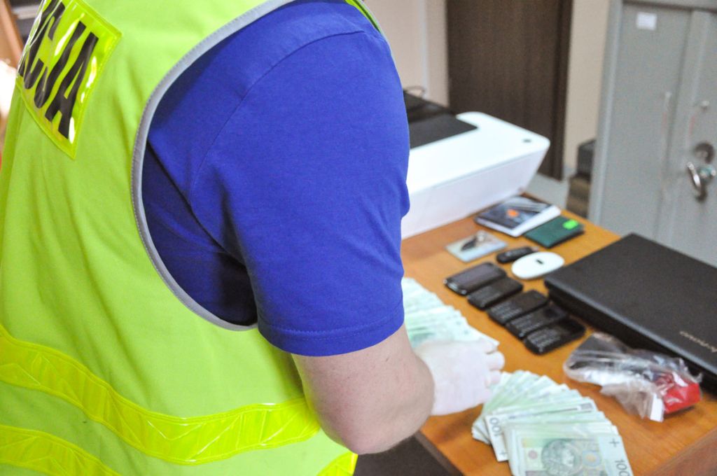 policja, przestępczość, oszust, handel wirtualnymi maszynami, maszyny rolnicze, legnica, gorzów wielkopolski