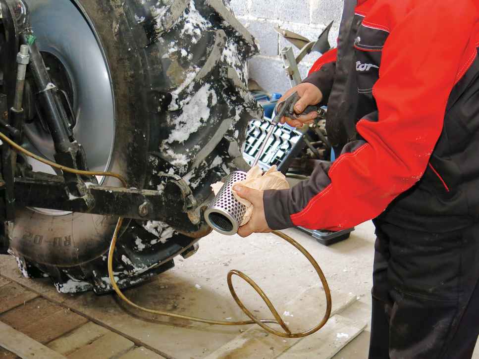 czyszczenie filtra oleju Zetor Forterra 105