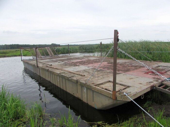 prom na biebrzy, biebrza, podlasie, gmina Goniądz, nadbiebrzańskie łąki, paralotniarze