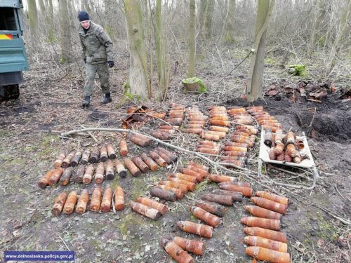 Kojęcin, powiat strzeliński, dolny śląsk, niewybuchy w ziemi, składnica pocisków artyleryjskich